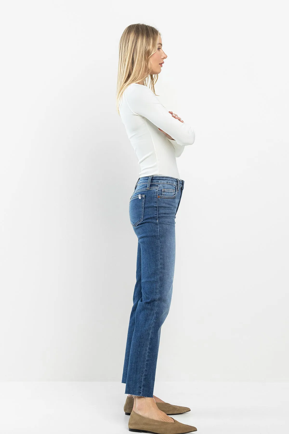 MID RISE ULTRA STRETCH STRAIGHT JEANS WITH SCISSOR CUT HEM / SP-P12155